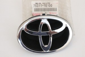 Toyota Corolla Ön Panjur Yazı/Arma 2006-2012